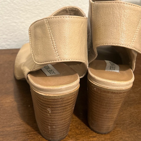Steve Madden Sandals Tan Open Toed Size 8 - Picture 2 of 5